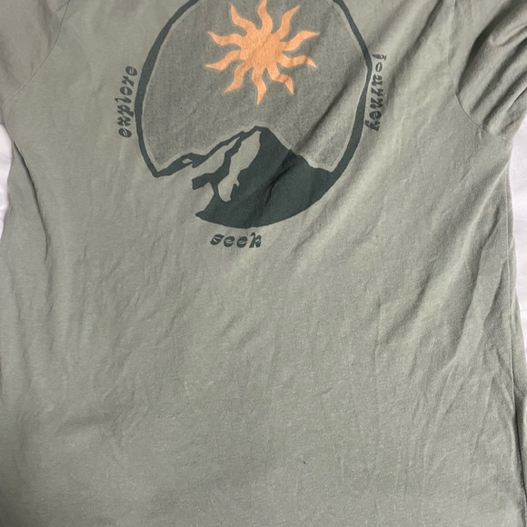 🤍5/40 graphic t shirt - Picture 2 of 2